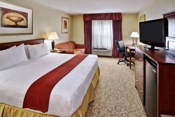 Holiday Inn Express Breaux Bridge image 1