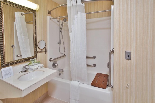 Holiday Inn Express Breaux Bridge image 25